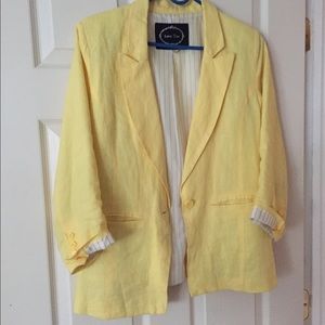 Light yellow blazer